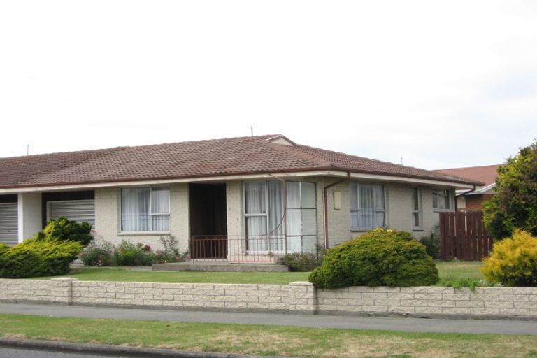 Photo of property in 2/47 Arran Crescent, Woolston, Christchurch, 8062