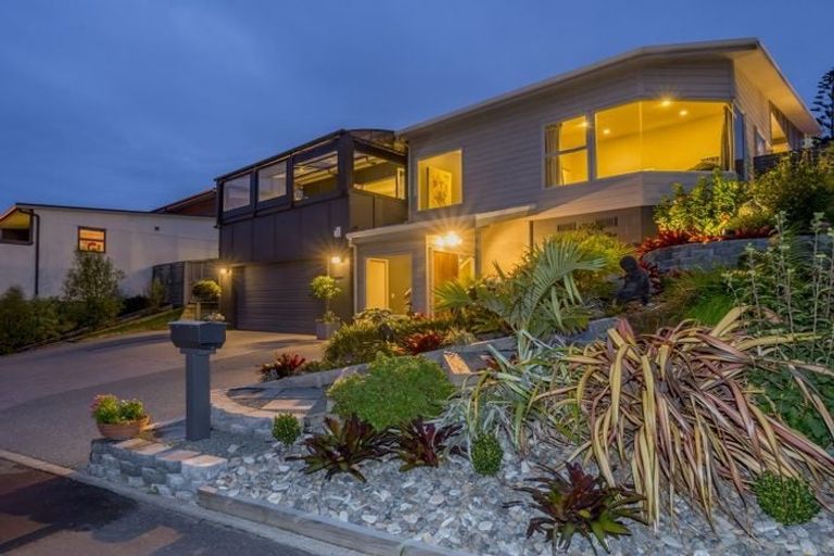 Photo of property in 14 Charlotte Way, Raumati South, Paraparaumu, 5032