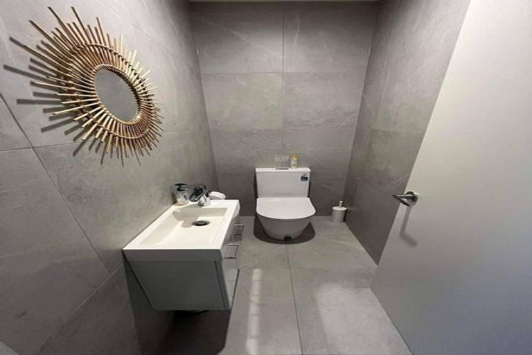 Photo of property in 1/48 Ravenwood Drive, Forrest Hill, Auckland, 0620