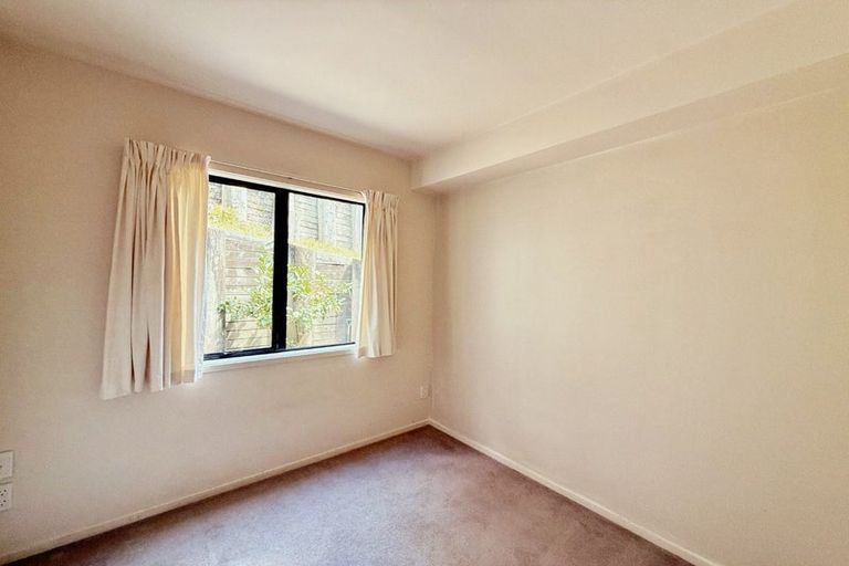 Photo of property in 3/7 Pannill Place, Oteha, Auckland, 0632