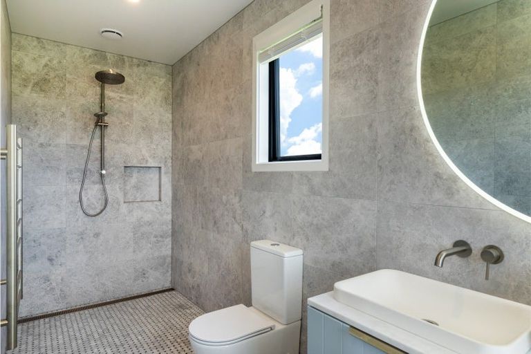 Photo of property in 16 Durmast Place, Kinloch, Taupo, 3377