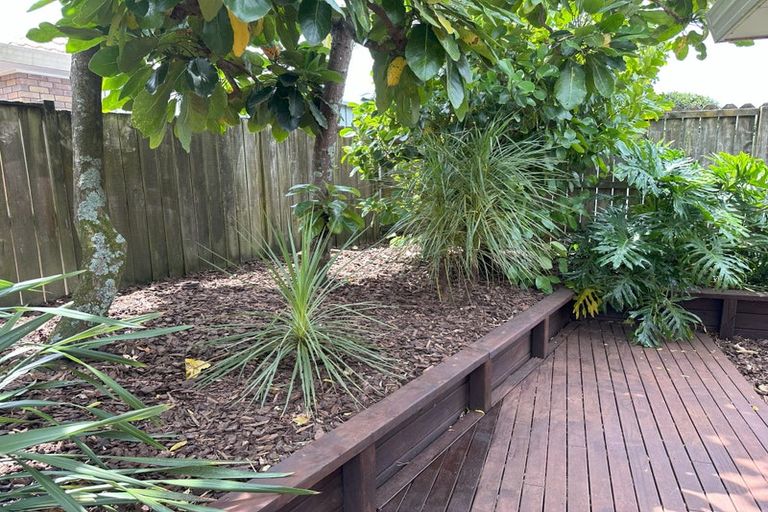 Photo of property in 23 Simon Owen Place, Golflands, Auckland, 2013