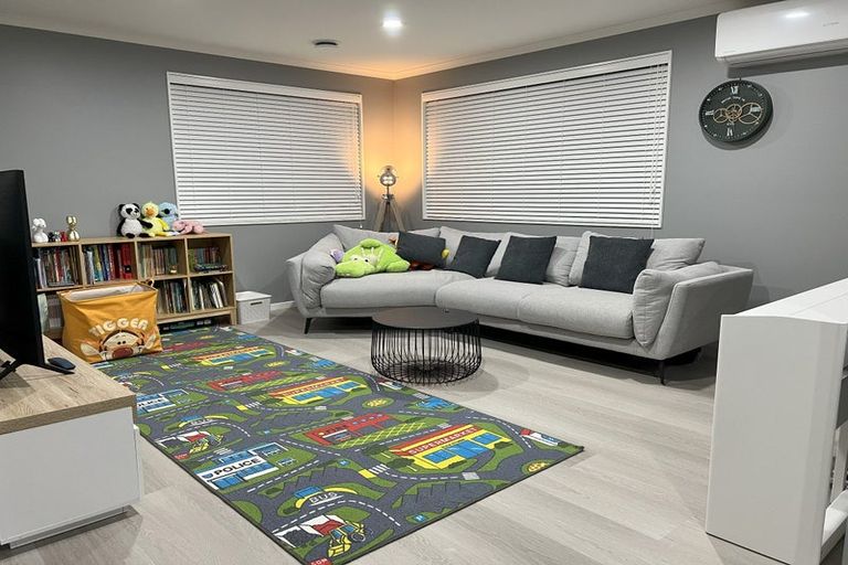 Photo of property in 8 Marlon Lane, East Tamaki, Auckland, 2016