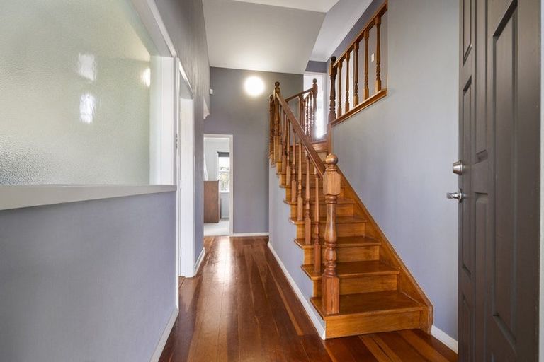 Photo of property in 9 Athlone Place, Hokowhitu, Palmerston North, 4410