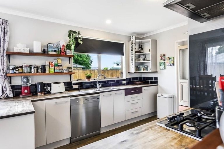 Photo of property in 28 Antrim Place, Nawton, Hamilton, 3200