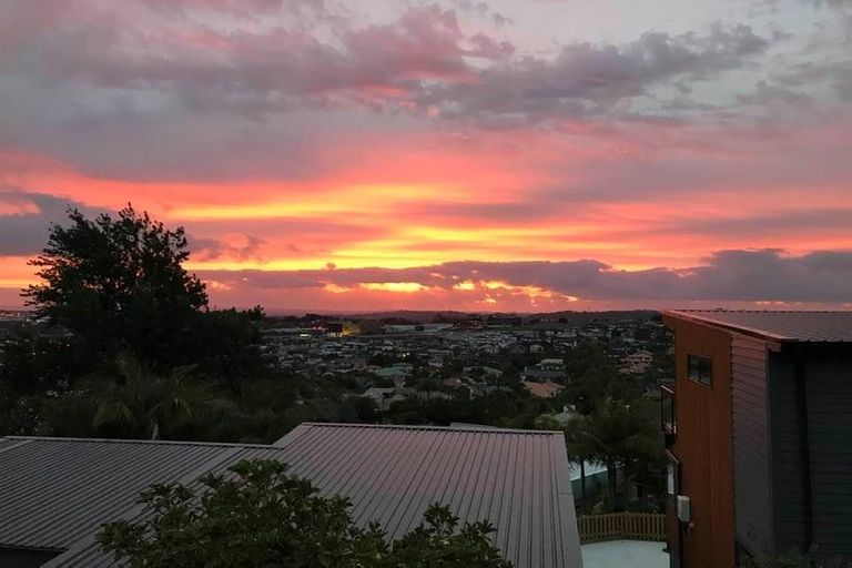 Photo of property in 1/732 East Coast Road, Pinehill, Auckland, 0632