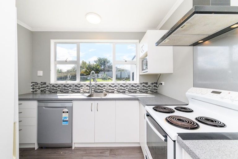 Photo of property in 89 Wikiriwhi Crescent, Awapuni, Palmerston North, 4412