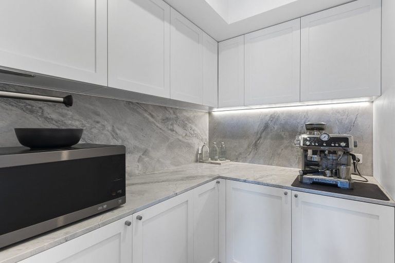 Photo of property in 87 Sylvan Avenue, Northcote, Auckland, 0627