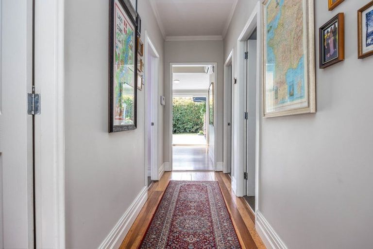 Photo of property in 8 Craigbank Avenue, New Lynn, Auckland, 0600