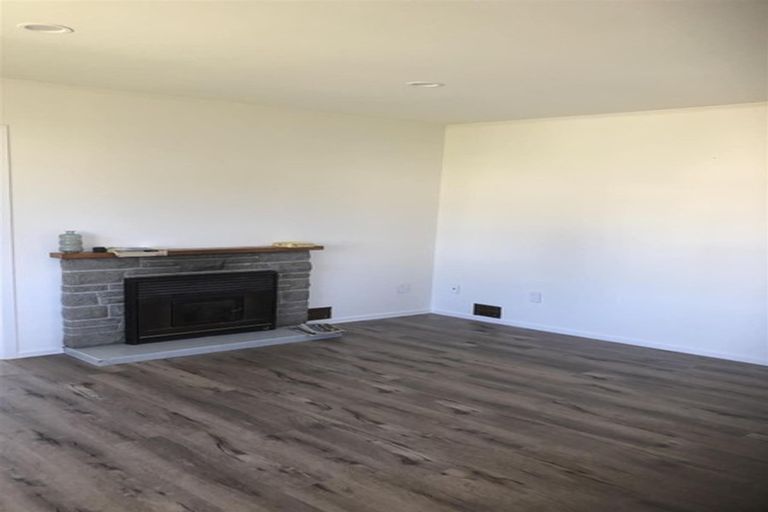 Photo of property in 5 Thomas Rea Place, Te Atatu South, Auckland, 0610