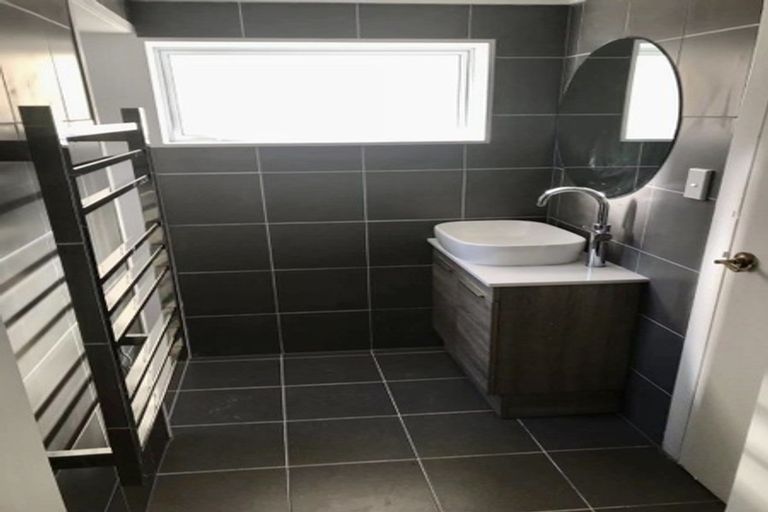 Photo of property in 26 Beach Road, Mellons Bay, Auckland, 2014