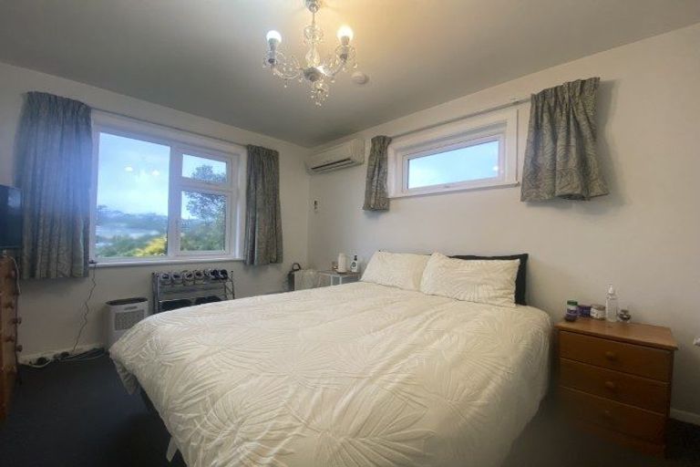 Photo of property in 68 Glanmire Road, Newlands, Wellington, 6037