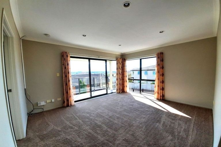 Photo of property in 21 Fairbairn Place, East Tamaki Heights, Auckland, 2016