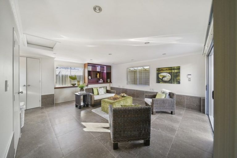 Photo of property in 33 Hope Farm Avenue, Pakuranga Heights, Auckland, 2010