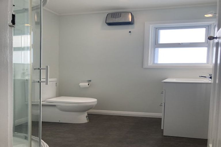 Photo of property in 17 Queens Drive, Kilbirnie, Wellington, 6022