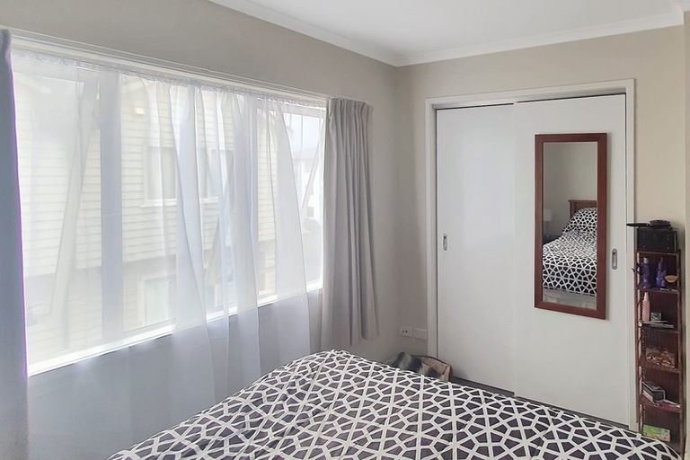 Photo of property in 4/49 Henderson Valley Road, Henderson, Auckland, 0612