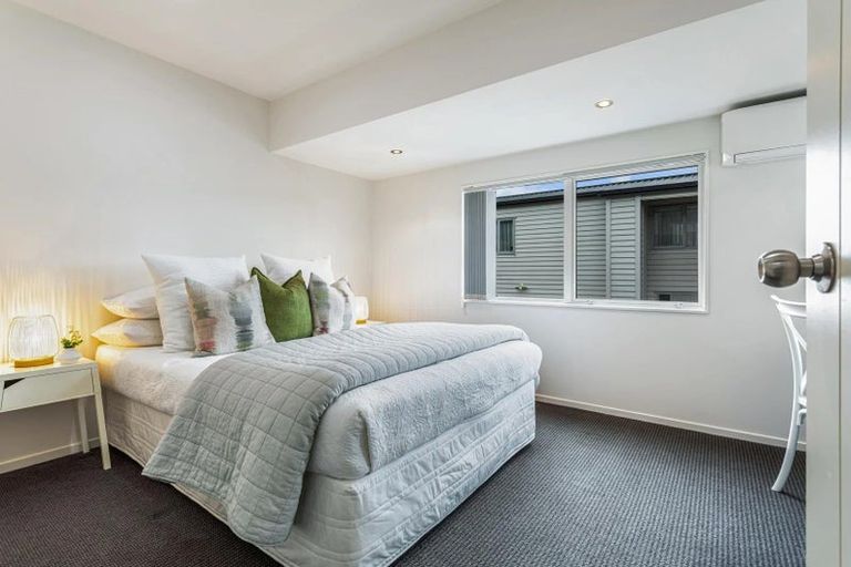 Photo of property in 676a East Coast Road, Pinehill, Auckland, 0630