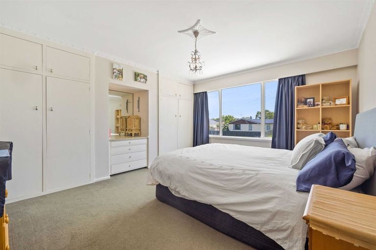 Photo of property in 6 Ilfracombe Place, Burnside, Christchurch, 8053