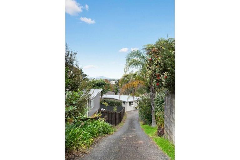 Photo of property in 1/7 Odette Road, Totara Vale, Auckland, 0629