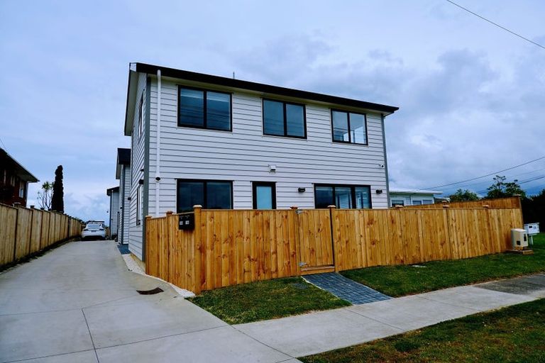 Photo of property in 104a Eversleigh Road, Belmont, Auckland, 0622