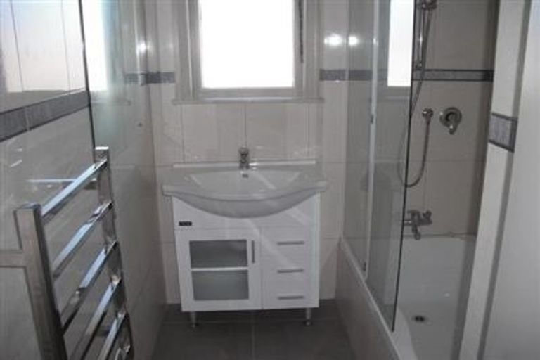 Photo of property in 24 Sutton Crescent, Papakura, 2110