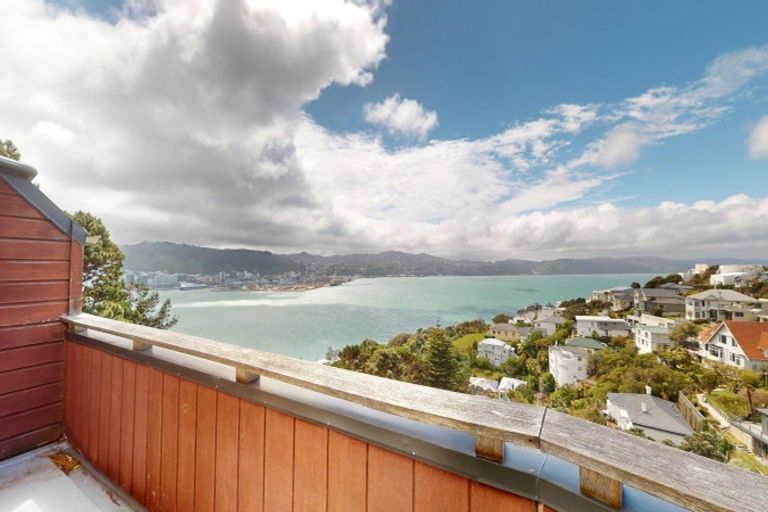 Photo of property in 14 Palliser Road, Roseneath, Wellington, 6011