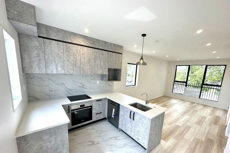 Photo of property in 4a/148 Lincoln Road, Henderson, Auckland, 0610