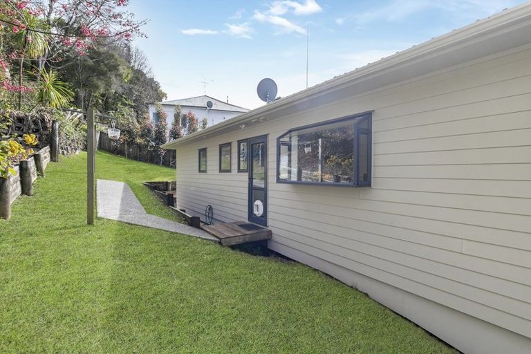 Photo of property in 2/13 Noeleen Street, Glenfield, Auckland, 0629
