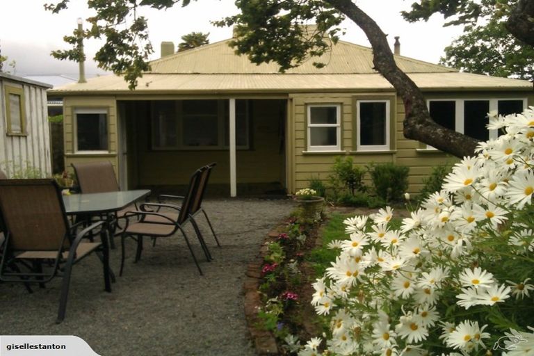 Photo of property in 33 Dublin Street, Martinborough, 5711