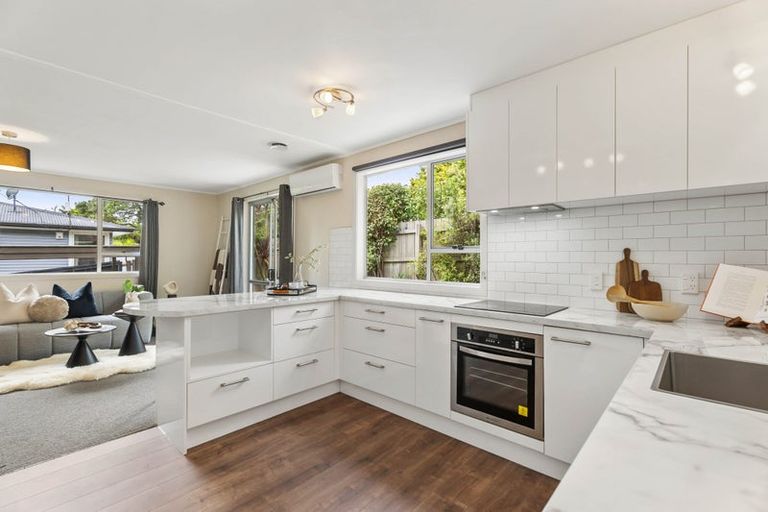 Photo of property in 10 Kawaka Street, Titirangi, Auckland, 0604