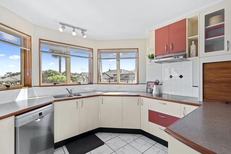 Photo of property in 11 Angel Way, Stanmore Bay, Whangaparaoa, 0932