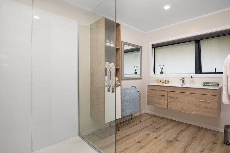 Photo of property in 24 Kereru Street, Waikanae, 5036