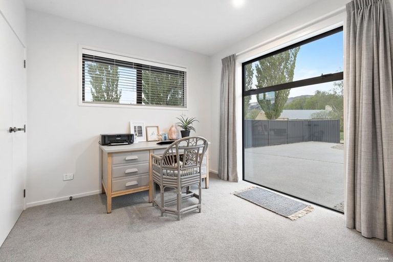 Photo of property in 48 Stratford Drive, Mount Pisa, Cromwell, 9383