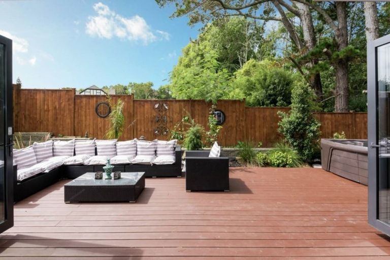 Photo of property in 16 Carlos Drive, Flat Bush, Auckland, 2016