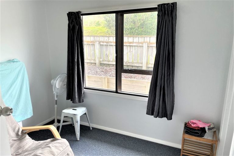 Photo of property in 27 Mexted Terrace, Tawa, Wellington, 5028