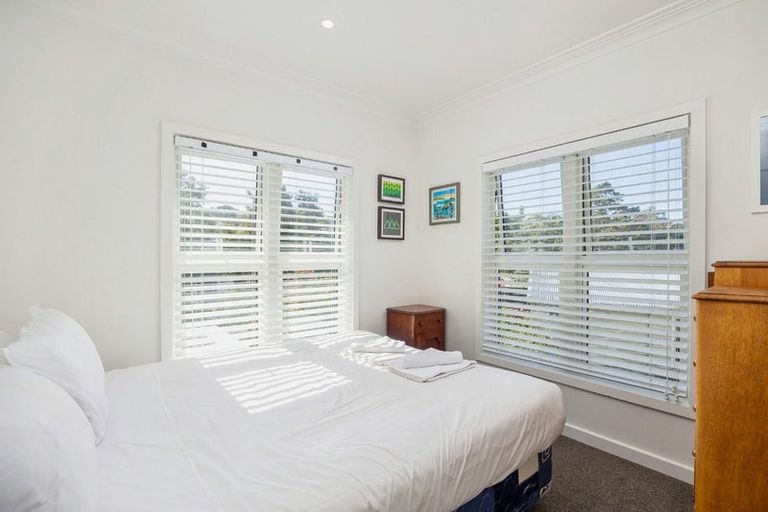 Photo of property in 11 Westbourne Road, Murrays Bay, Auckland, 0630