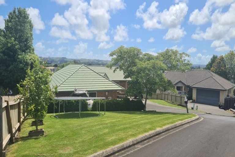 Photo of property in 17 Bella Villa Drive, Waiuku, 2123