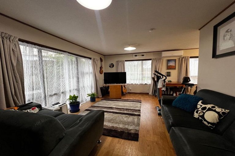 Photo of property in 4/18a Neal Avenue, Glenfield, Auckland, 0629