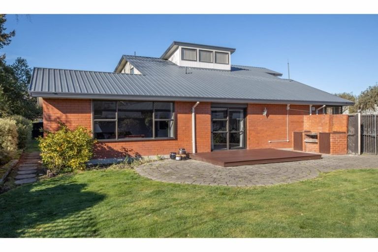 Photo of property in 28 Rubens Place, Burnside, Christchurch, 8053