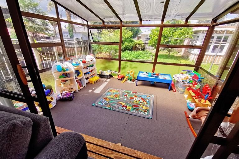 Photo of property in 48 Knighton Road, Hillcrest, Hamilton, 3216