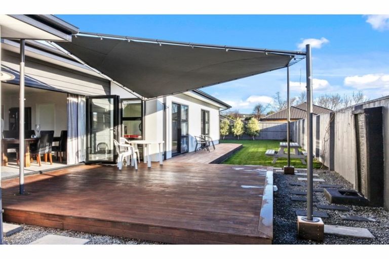 Photo of property in 16 Little Oaks Drive, Yaldhurst, Christchurch, 8042