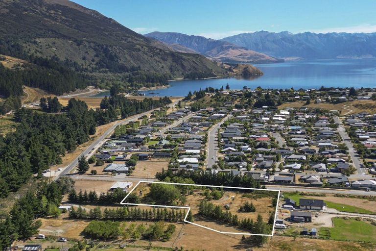 Photo of property in 8 Cemetery Road, Lake Hawea, Wanaka, 9382