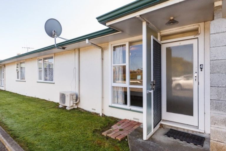 Photo of property in 4/93 Ruahine Street, Roslyn, Palmerston North, 4414