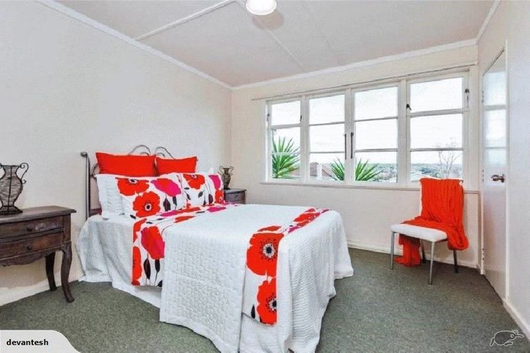 Photo of property in 17 Blacklock Avenue, Henderson, Auckland, 0612