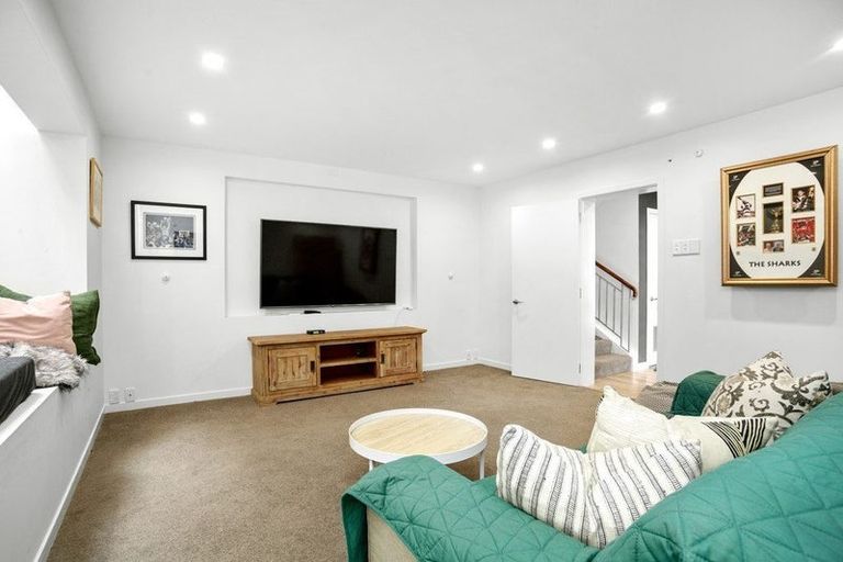 Photo of property in 96b Nicholson Road, Khandallah, Wellington, 6035