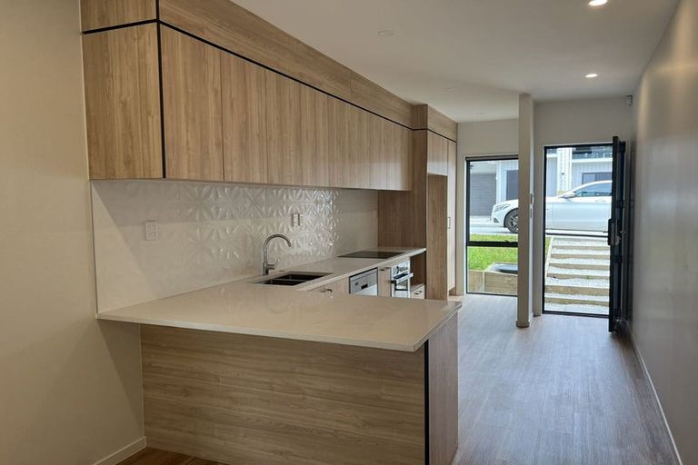 Photo of property in 10 Korokio Lane, Henderson, Auckland, 0612