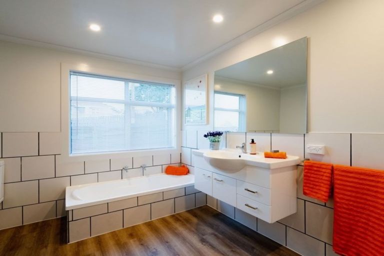 Photo of property in 2 Middleton Road, Kew, Dunedin, 9012