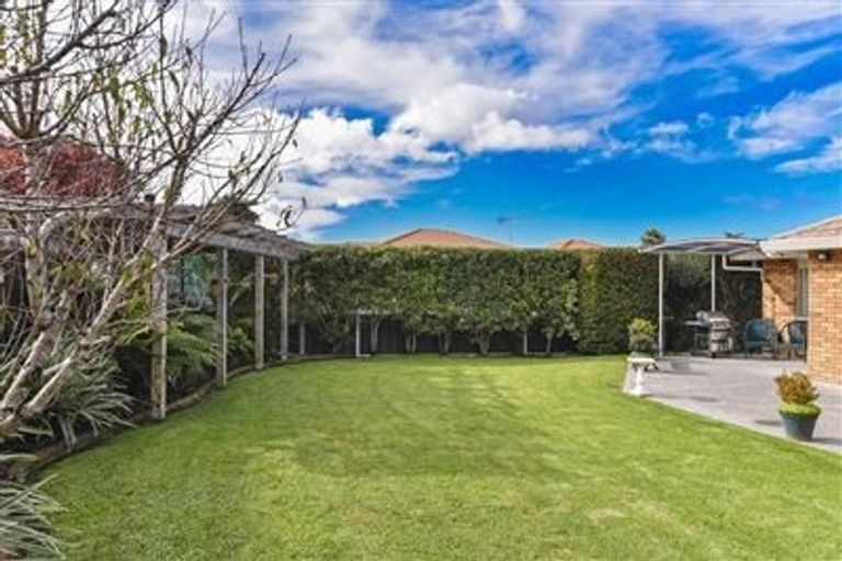 Photo of property in 21 Lakeside Drive, Orewa, 0931