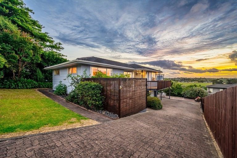 Photo of property in 28 Lewisham Street, Highland Park, Auckland, 2010