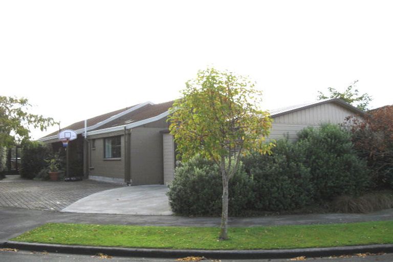 Photo of property in 20 Sawtell Place, Northcote, Christchurch, 8052
